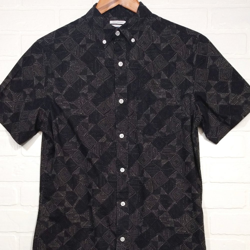 Old Navy men's black patterned slim fit short sleeve button shirt